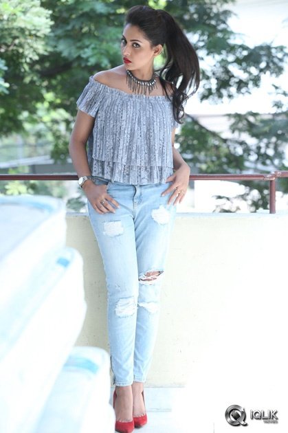 Madhu-Shalini-at-Cheekati-Raajyam-Success-Meet